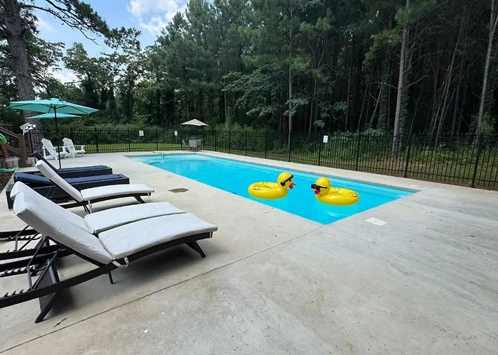 Atlanta Dream Villa- Amazing Pool Secluded 2 Acres